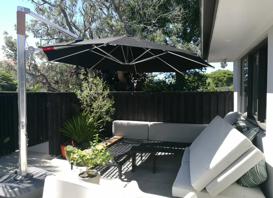 palencia cantilever outdoor umbrella